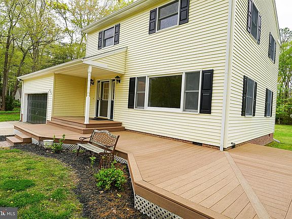 3rd image of 804 White Oaks Ln