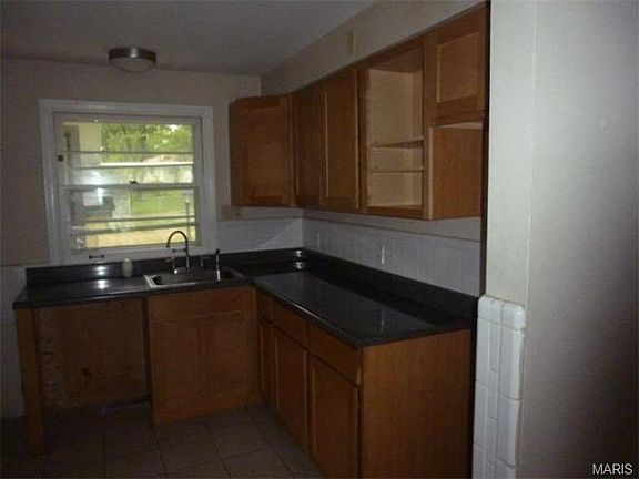 3rd image of 643 Bagnell Dr