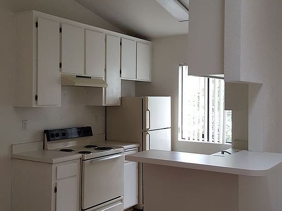 4th image of 4128 Mississippi St APT 05