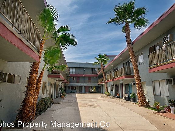 3rd image of 8140 Langdon Ave APT 13
