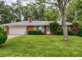 5 Grand Circle Dr, Maryland Heights, MO 63043