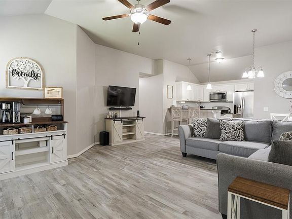 2nd image of 4122 Bonaparte Blvd