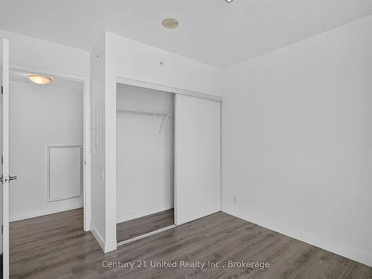 100 Bond St E #606 — Photo 13