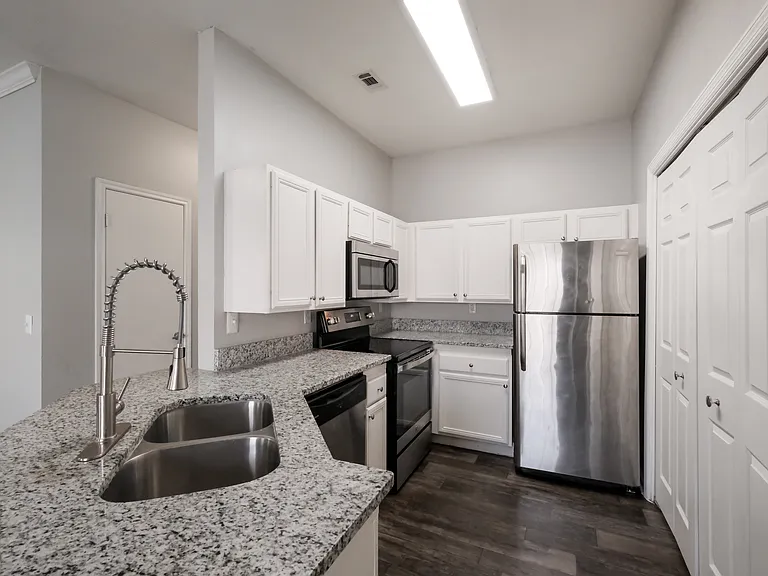 Castle Hills Townhomes — Photo 33