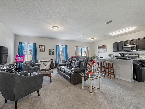5th image of 216 Tanager St