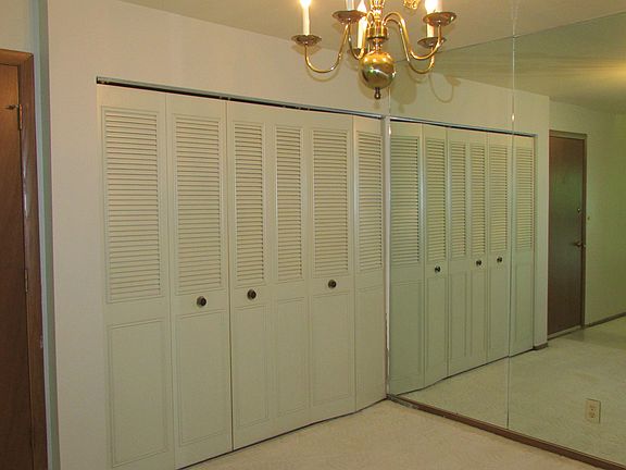 4th image of 333 Park Hill Dr