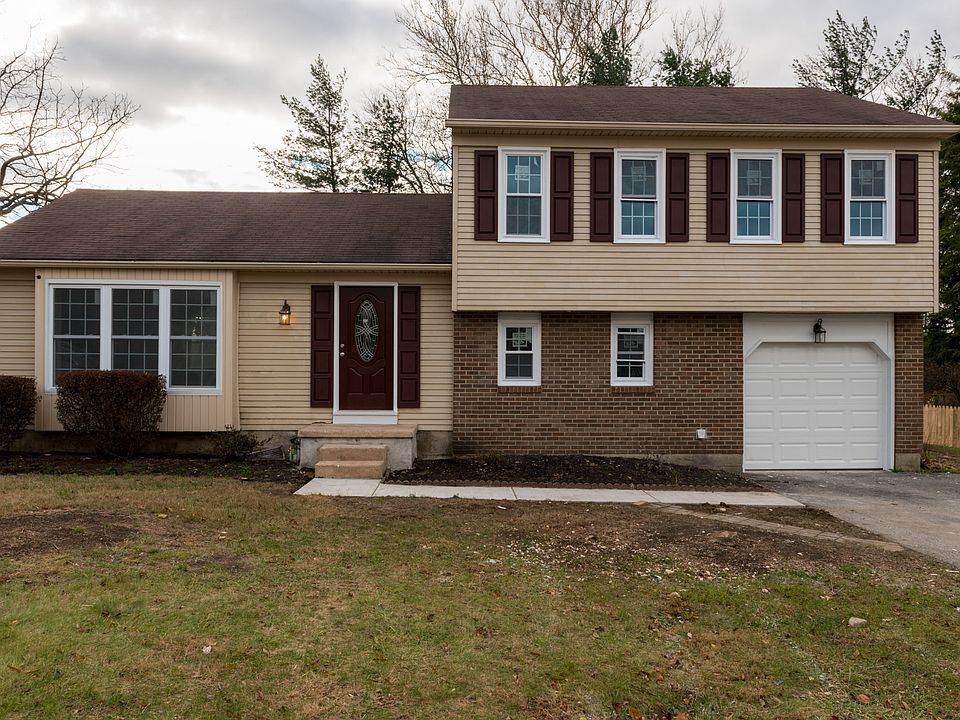 1st image of 5 Loch Meade Cir