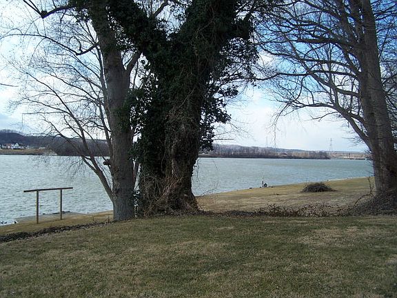 5th image of 328 Camp St