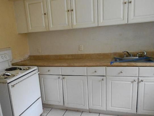 5th image of 1160 NE 165th St