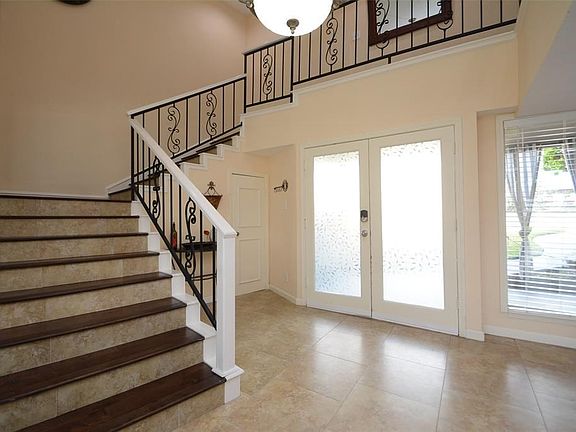 2nd image of 128 Harbour Town Ct