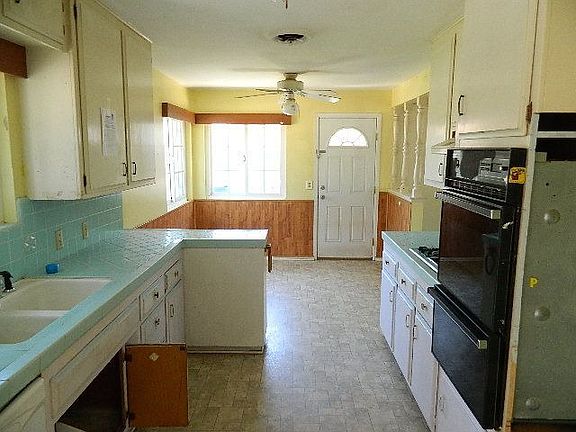 048-438370-kitchen-3-23112724.jpg