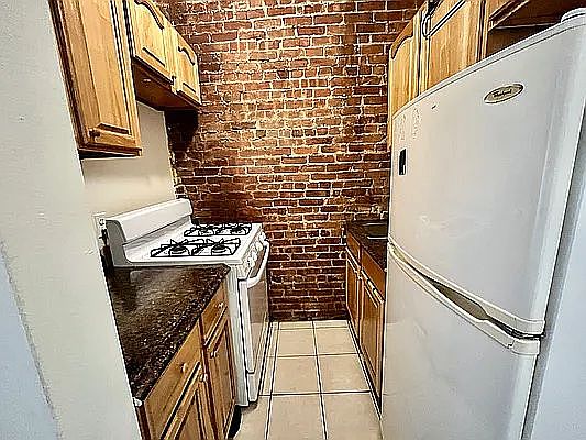 3rd image of 1105 1st Ave APT 12