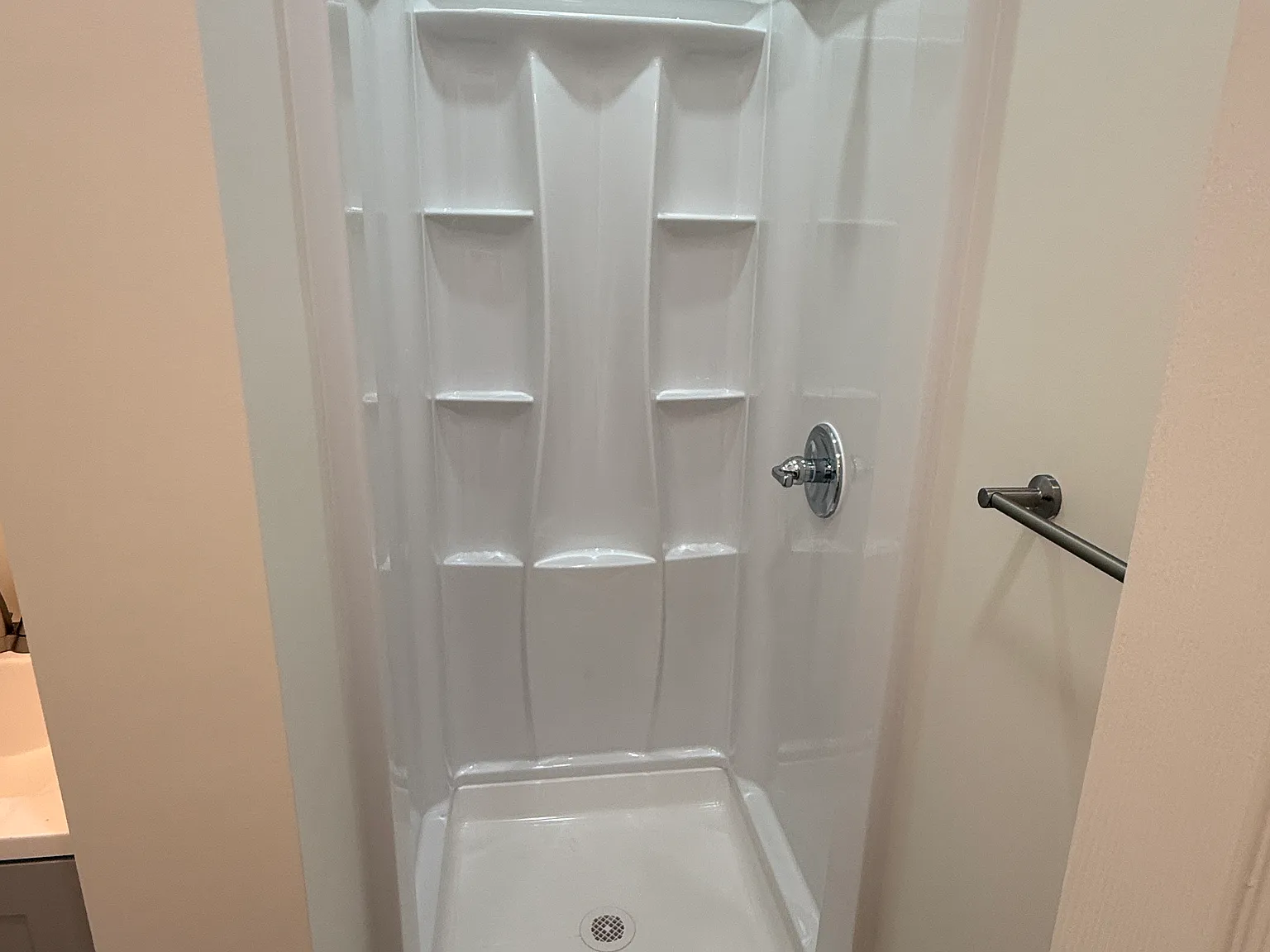 6734 N Sydenham St — Photo 1