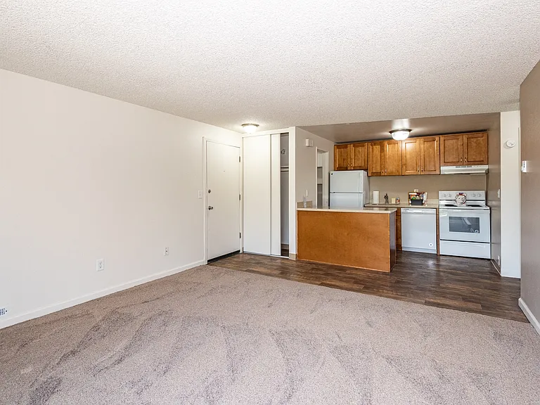Creekside Commons Apartments — Photo 14
