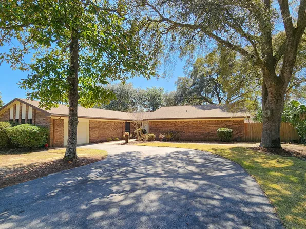 44 Maple Ave, Shalimar, FL 32579