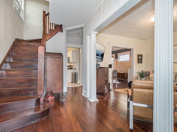 5th image of 262 Waverly Pl