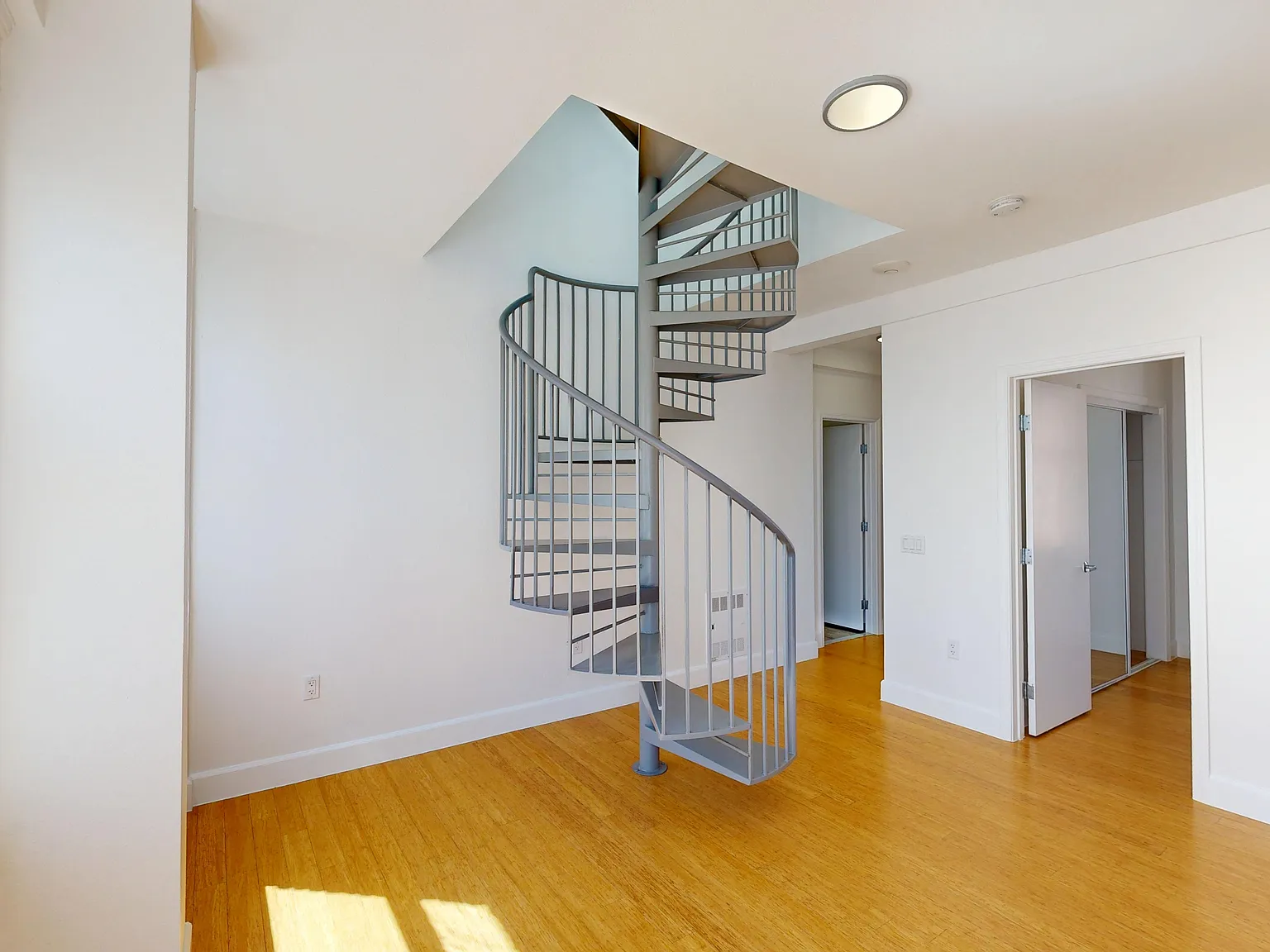 540 Leavenworth Street — Photo 3