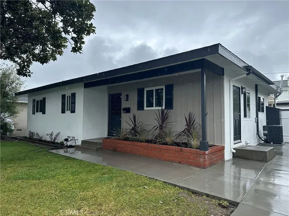 2216 Senasac Ave, Long Beach, CA 90815