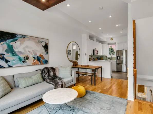 22 Fairhead Mews, Toronto, ON M4E 3Y4