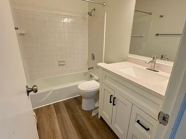 620 56th St SE #8 — Photo 3
