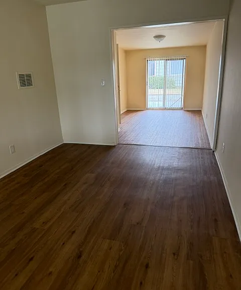 132 W 3rd St #A — Photo 19