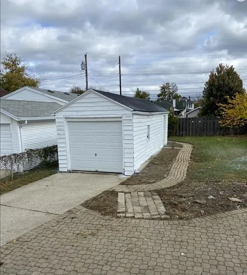 2 bed, 1.5 bath, 1066 sqft, $1,295 — Photo 3