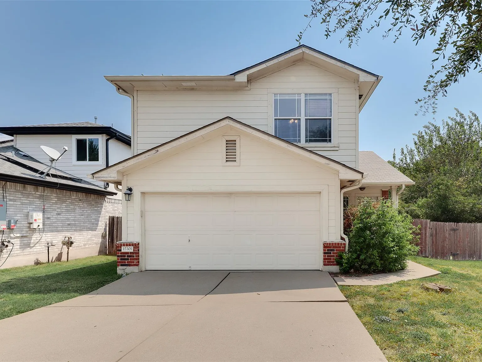 3 bed, 2.5 bath, 1422 sqft, $1,895 — Photo 2