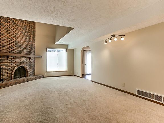 5th image of 5921 Oakridge Dr