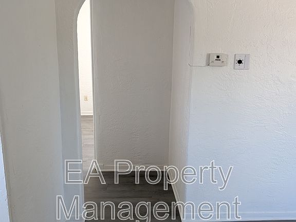 2nd image of 523 Valencia Dr SE