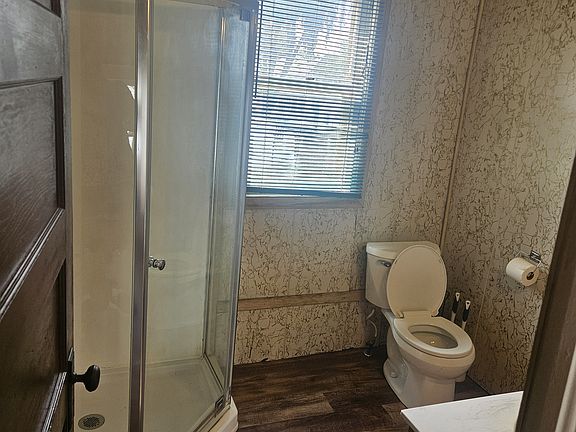 5th image of 863 10th St NE