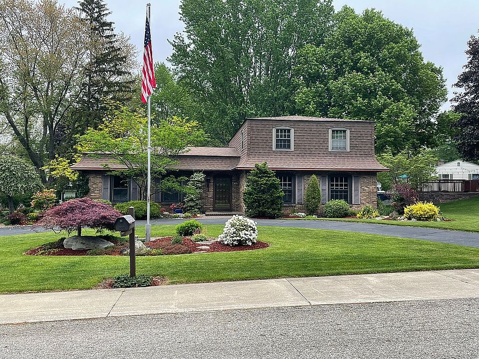 1st image of 703 Larkwood Dr
