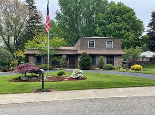703 Larkwood Dr, Holland, MI 49423