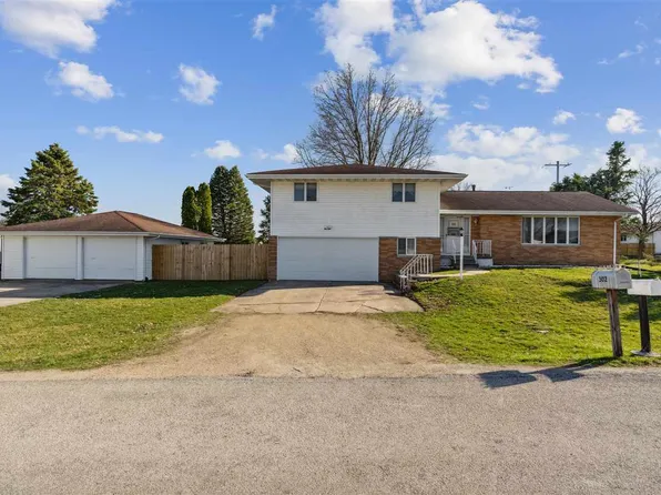 302 Harlan St, Olin, IA 52320