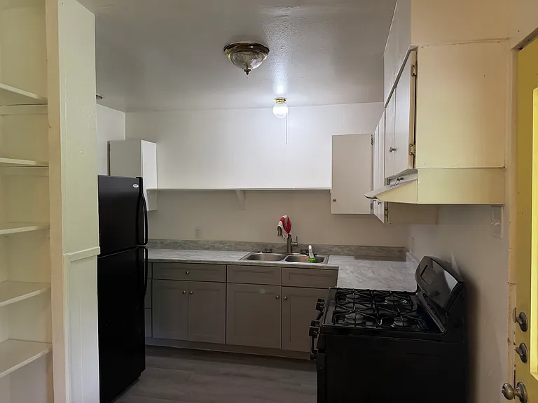 7911 Airlift Ave — Photo 11
