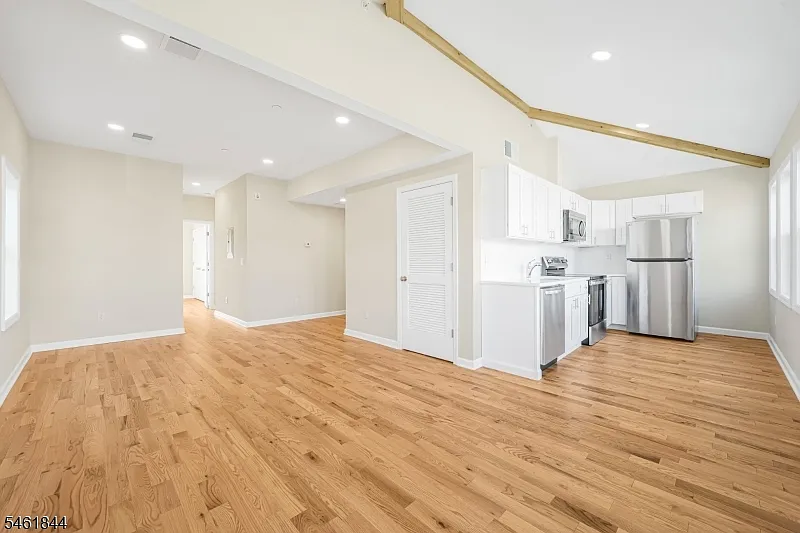 532 Ringwood Ave #B