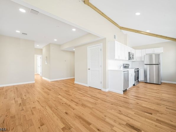 532 Ringwood Ave #B