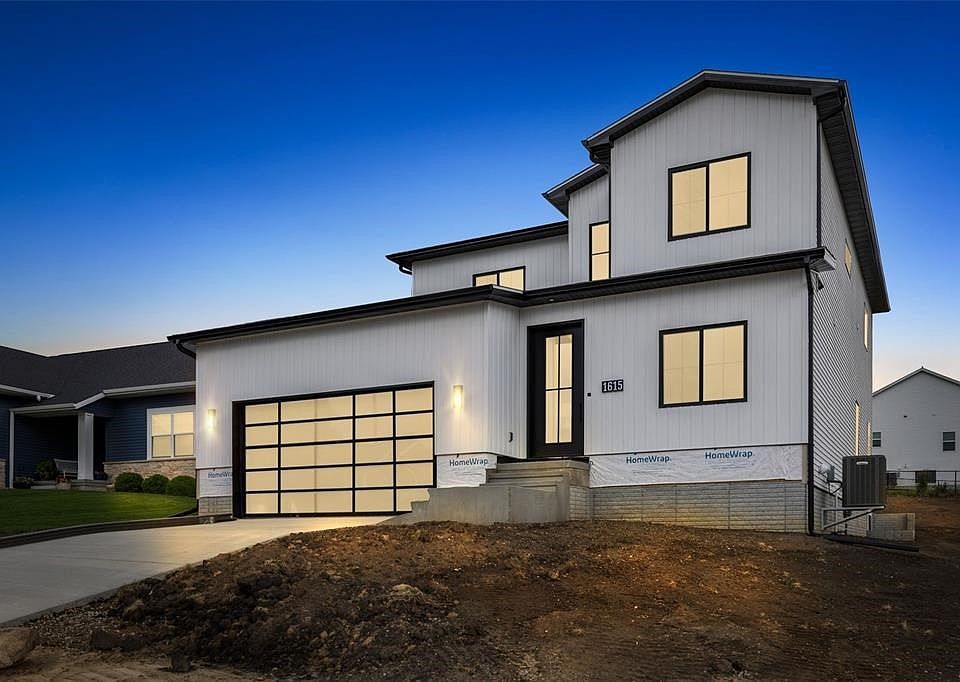 1st image of 1615 38th St SE