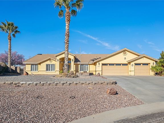 3rd image of 2411 Seminole Drive