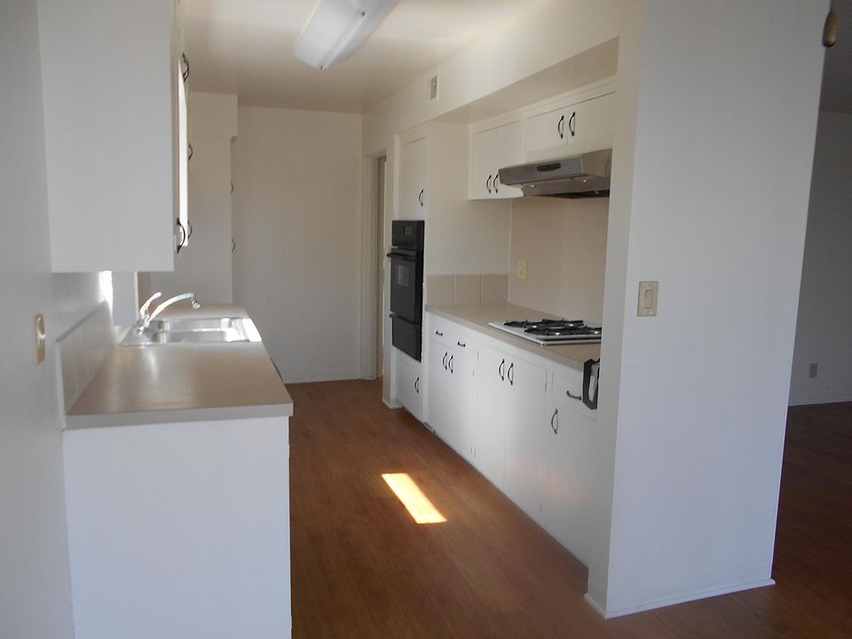 1st image of 1814 Westcliff Dr APT 10