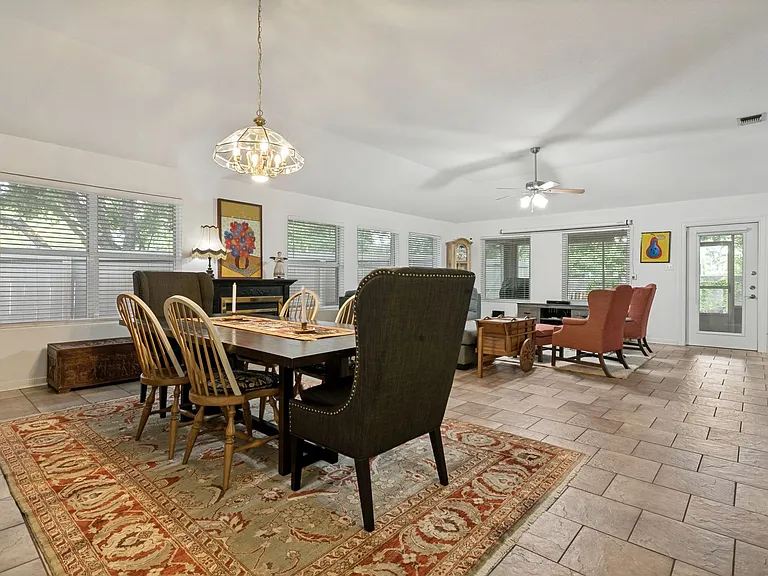 10 Oakwell Farms Pkwy — Photo 5