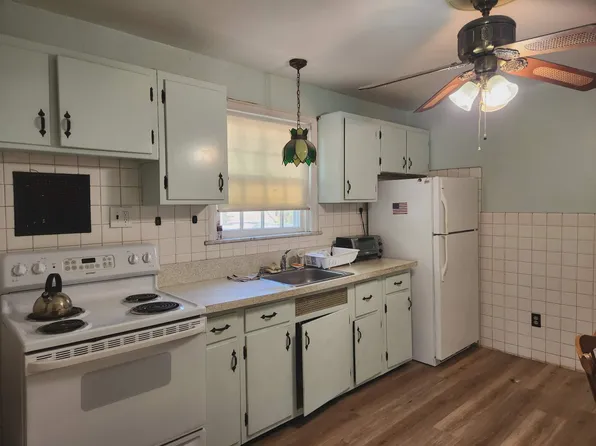 110 W Wayne Ave, Aldan, PA 19018