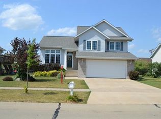 1118 Ashford Dr NE, Cedar Rapids, IA 52402