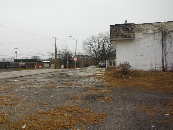 3rd image of 7947 Prospect Ave