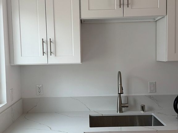 2nd image of 10230 Fernglen Ave #10232