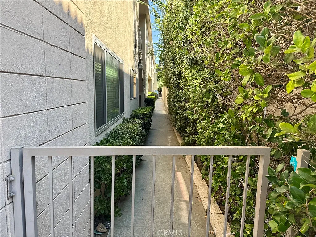 3 bed, 1242 sqft, $3,200 — Photo 4