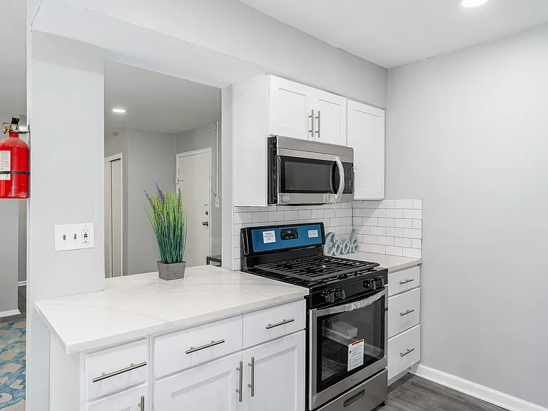 92 Oak St #C16 — Photo 15