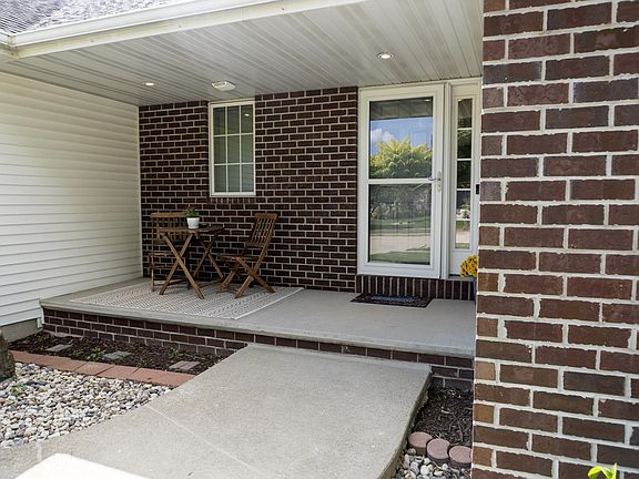 3rd image of 4801 N Benview Ct
