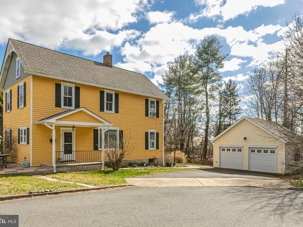 3 Pierson Pl, Hopewell, NJ 08525
