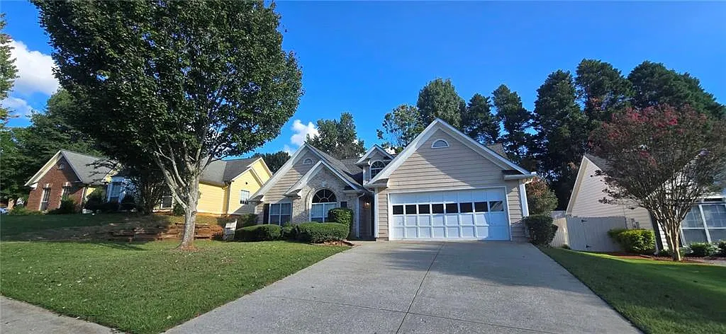 3 bed, 2.0 bath, 1560 sqft, $2,295 — Photo 1