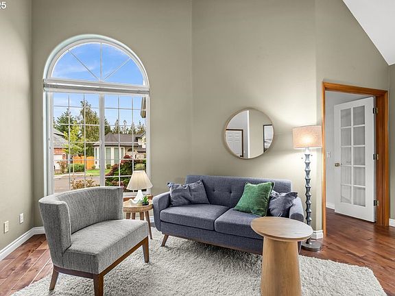 5th image of 886 NE Creeksedge Dr
